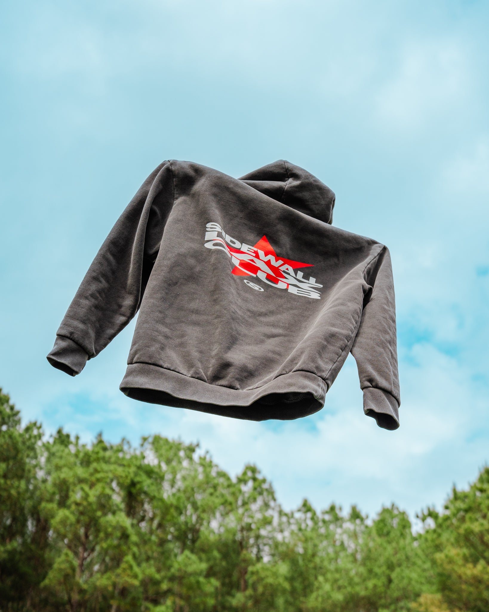 HOODIES & CREWNECKS